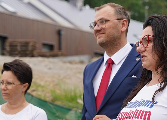 Grafika 33: Radni i Wójt Gminy odwiedzili budowę hospicjum w Pogorzelicach