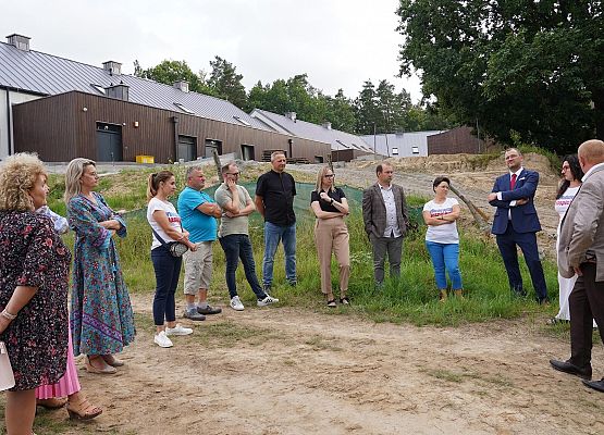 Grafika 34: Radni i Wójt Gminy odwiedzili budowę hospicjum w Pogorzelicach