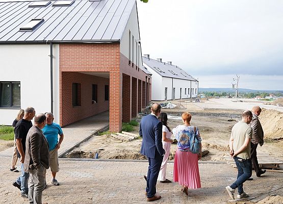 Grafika 39: Radni i Wójt Gminy odwiedzili budowę hospicjum w Pogorzelicach