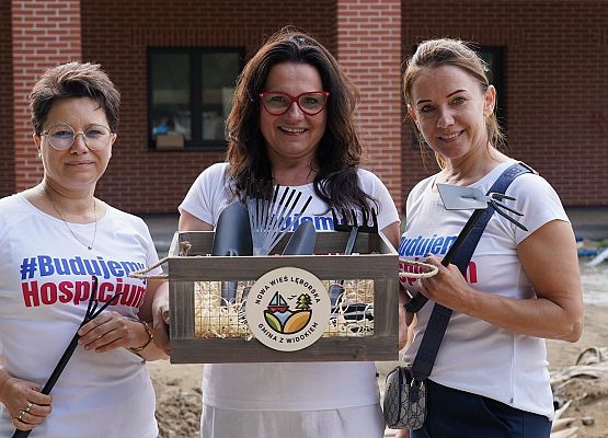 Grafika 42: Radni i Wójt Gminy odwiedzili budowę hospicjum w Pogorzelicach