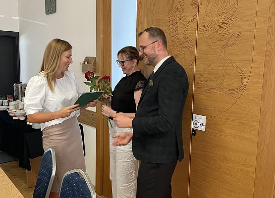 Grafika 8: Nagrody i wyróżnienia w oświacie