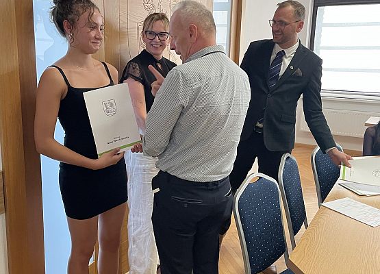 Grafika 13: Nagrody i wyróżnienia w oświacie