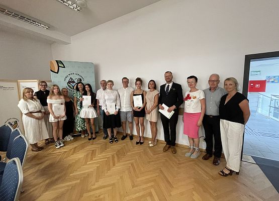 Grafika 17: Nagrody i wyróżnienia w oświacie