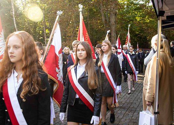 Grafika 31: Uroczystości ku czci pomordowanych więźniów Obozu Koncentracyjnego Stutthof (relacja)