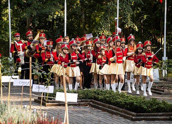 Grafika 32: Uroczystości ku czci pomordowanych więźniów Obozu Koncentracyjnego Stutthof (relacja)