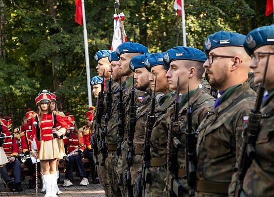 Grafika 37: Uroczystości ku czci pomordowanych więźniów Obozu Koncentracyjnego Stutthof (relacja)