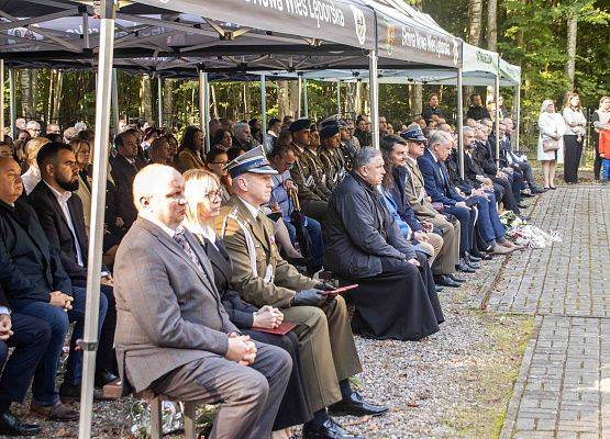 Grafika 39: Uroczystości ku czci pomordowanych więźniów Obozu Koncentracyjnego Stutthof (relacja)