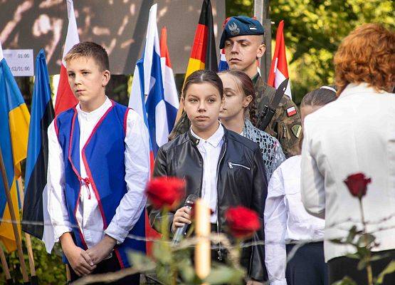 Grafika 41: Uroczystości ku czci pomordowanych więźniów Obozu Koncentracyjnego Stutthof (relacja)