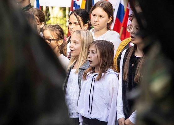 Grafika 44: Uroczystości ku czci pomordowanych więźniów Obozu Koncentracyjnego Stutthof (relacja)