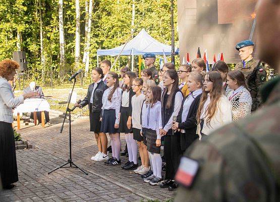 Grafika 45: Uroczystości ku czci pomordowanych więźniów Obozu Koncentracyjnego Stutthof (relacja)