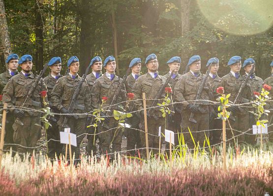 Grafika 52: Uroczystości ku czci pomordowanych więźniów Obozu Koncentracyjnego Stutthof (relacja)