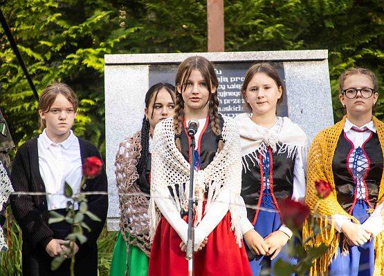 Grafika 60: Uroczystości ku czci pomordowanych więźniów Obozu Koncentracyjnego Stutthof (relacja)