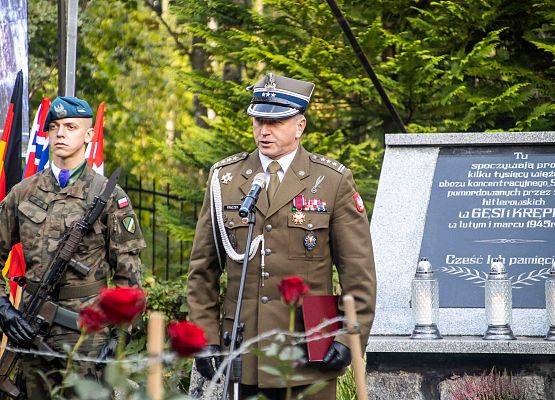 Grafika 63: Uroczystości ku czci pomordowanych więźniów Obozu Koncentracyjnego Stutthof (relacja)