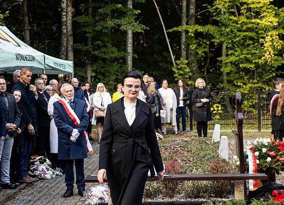 Grafika 72: Uroczystości ku czci pomordowanych więźniów Obozu Koncentracyjnego Stutthof (relacja)