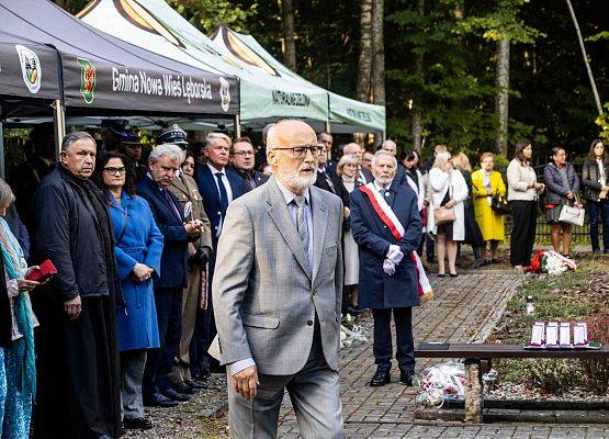 Grafika 75: Uroczystości ku czci pomordowanych więźniów Obozu Koncentracyjnego Stutthof (relacja)