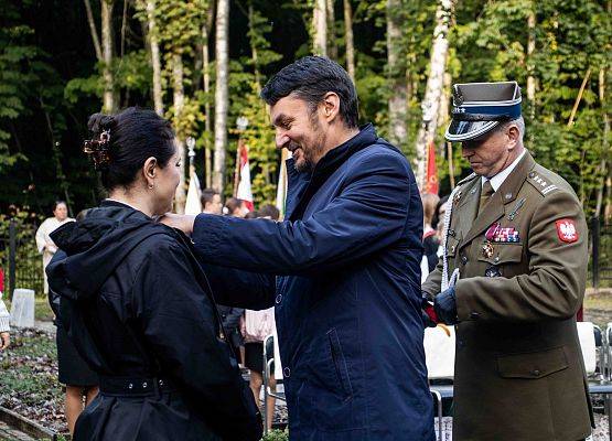 Grafika 79: Uroczystości ku czci pomordowanych więźniów Obozu Koncentracyjnego Stutthof (relacja)