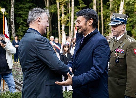 Grafika 84: Uroczystości ku czci pomordowanych więźniów Obozu Koncentracyjnego Stutthof (relacja)