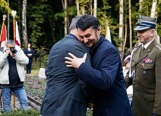 Grafika 85: Uroczystości ku czci pomordowanych więźniów Obozu Koncentracyjnego Stutthof (relacja)