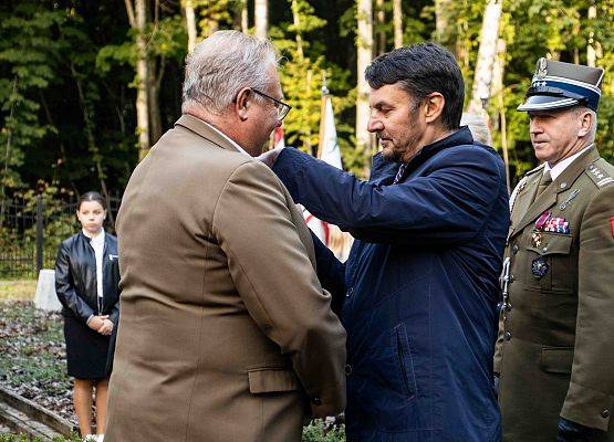 Grafika 93: Uroczystości ku czci pomordowanych więźniów Obozu Koncentracyjnego Stutthof (relacja)