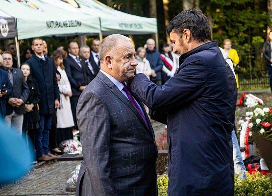 Grafika 94: Uroczystości ku czci pomordowanych więźniów Obozu Koncentracyjnego Stutthof (relacja)