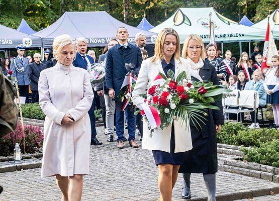 Grafika 118: Uroczystości ku czci pomordowanych więźniów Obozu Koncentracyjnego Stutthof (relacja)