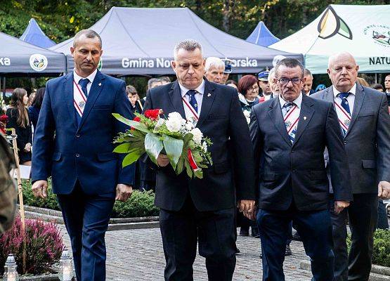 Grafika 125: Uroczystości ku czci pomordowanych więźniów Obozu Koncentracyjnego Stutthof (relacja)