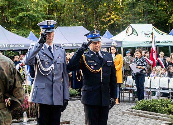 Grafika 128: Uroczystości ku czci pomordowanych więźniów Obozu Koncentracyjnego Stutthof (relacja)