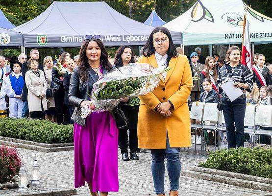 Grafika 129: Uroczystości ku czci pomordowanych więźniów Obozu Koncentracyjnego Stutthof (relacja)