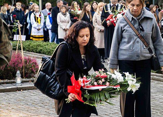 Grafika 130: Uroczystości ku czci pomordowanych więźniów Obozu Koncentracyjnego Stutthof (relacja)