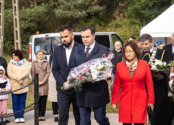 Grafika 8: Uroczystości ku czci pomordowanych więźniów Obozu Koncentracyjnego Stutthof (relacja)