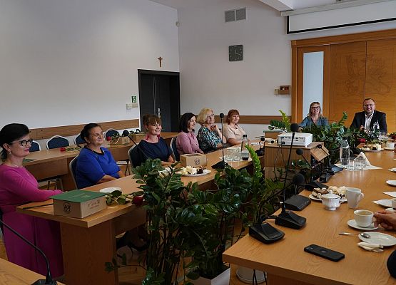 Grafika 25: Dzień Edukacji Narodowej