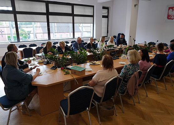 Grafika 27: Dzień Edukacji Narodowej