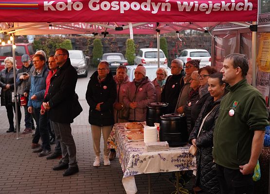 Grafika 5: Oblicze Niepodległości: Wernisaż Wystawy "Homo Homini | DEPOZYT" Tomasza Sobisza