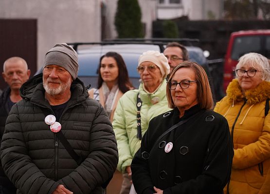 Grafika 8: Oblicze Niepodległości: Wernisaż Wystawy "Homo Homini | DEPOZYT" Tomasza Sobisza