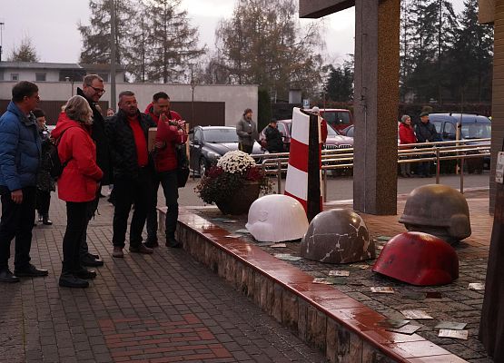 Grafika 13: Oblicze Niepodległości: Wernisaż Wystawy "Homo Homini | DEPOZYT" Tomasza Sobisza