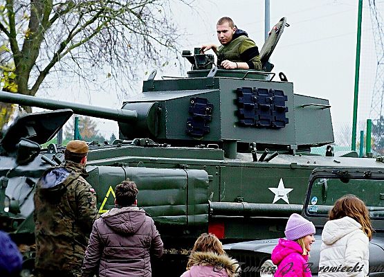Grafika 3: Militarnie w Garczegorzu z okazji Święta Niepodległości
