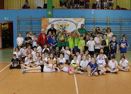 Grafika 11: Ogólnopolska Międzyszkolna Liga Malucha w "Dwa Ognie" o Puchar Małgorzaty Glinki