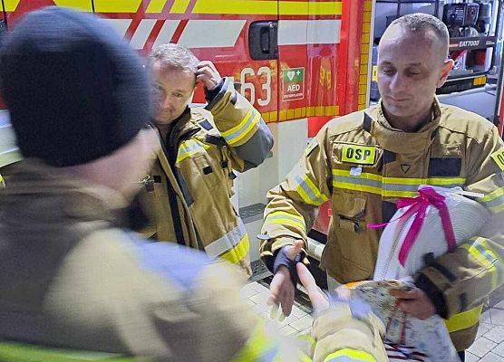 Grafika 4: Nowy wóz strażacki dotarł do OSP Tawęcino