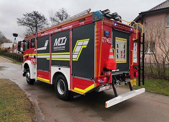 Grafika 1: Nowy wóz strażacki dotarł do OSP Tawęcino