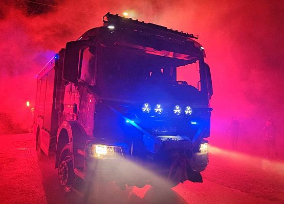 Grafika 6: Nowy wóz strażacki dotarł do OSP Tawęcino