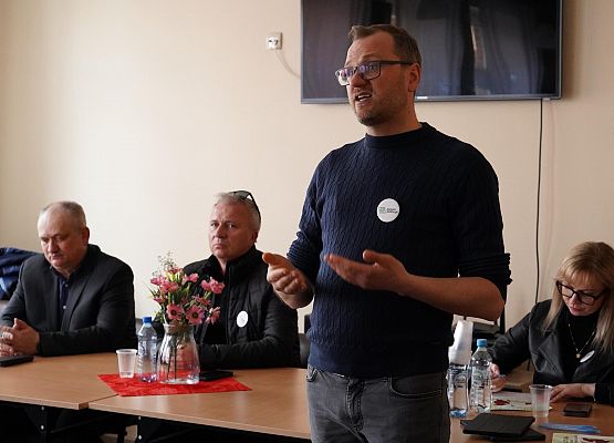 Grafika 3: Spotkanie konsultacyjne w Lubowidzu – mieszkańcy zabrali głos w kluczowych sprawach