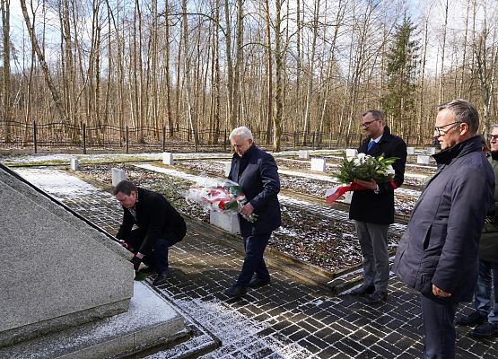 Grafika 2: Upamiętnienie Konstantīna Čakste w Krępie Kaszubskiej