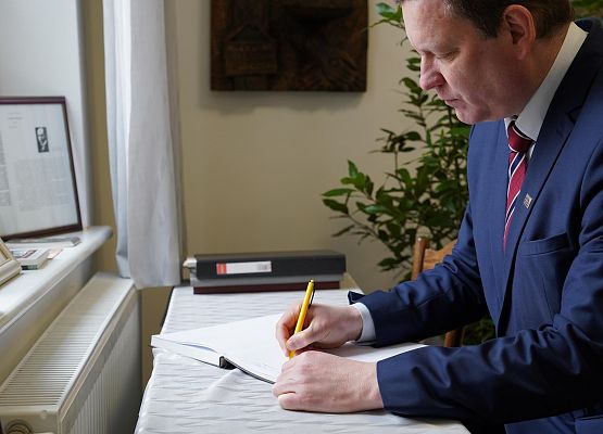 Grafika 20: Upamiętnienie Konstantīna Čakste w Krępie Kaszubskiej