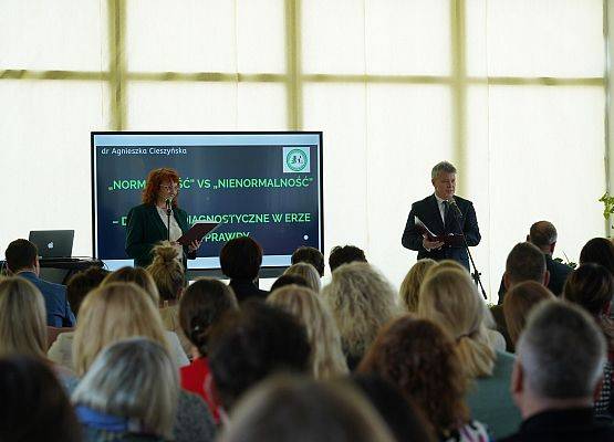 Grafika 2: Konferencja naukowa o edukacji inkluzywnej w Mostach