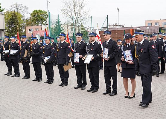 Grafika 17: Powiatowe Święto Strażaków – uroczystość pełna dumy i wdzięczności
