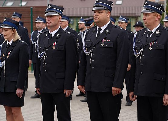 Grafika 10: Powiatowe Święto Strażaków – uroczystość pełna dumy i wdzięczności