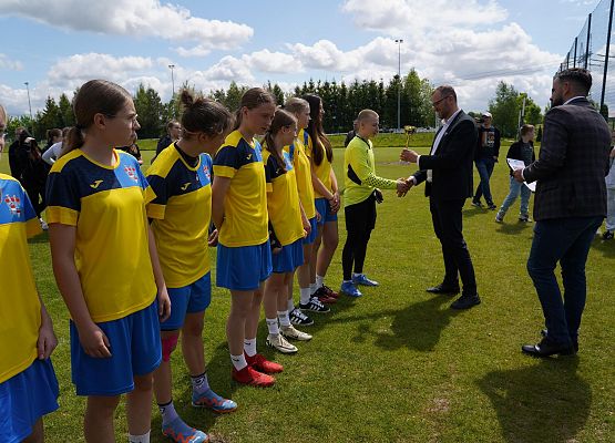 Grafika 17: Finał Wojewódzki Licealiady Dziewcząt na boisku w Garczegorzu