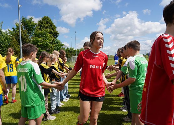 Grafika 18: Finał Wojewódzki Licealiady Dziewcząt na boisku w Garczegorzu