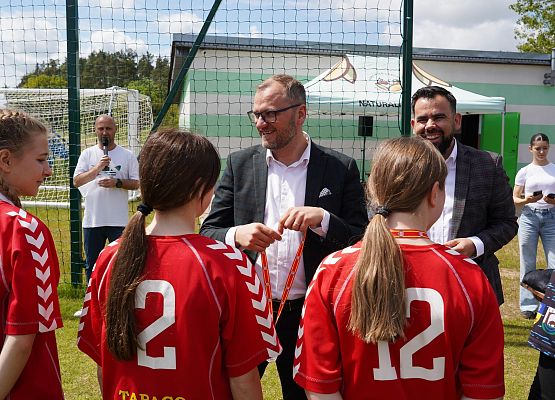 Grafika 19: Finał Wojewódzki Licealiady Dziewcząt na boisku w Garczegorzu