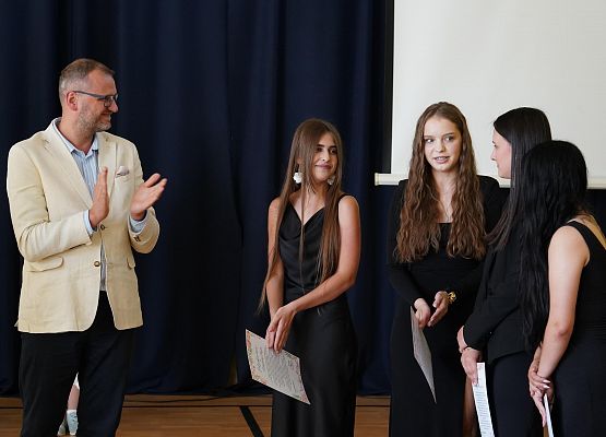 Grafika 8: Zakończenie roku szkolnego 2024/2025